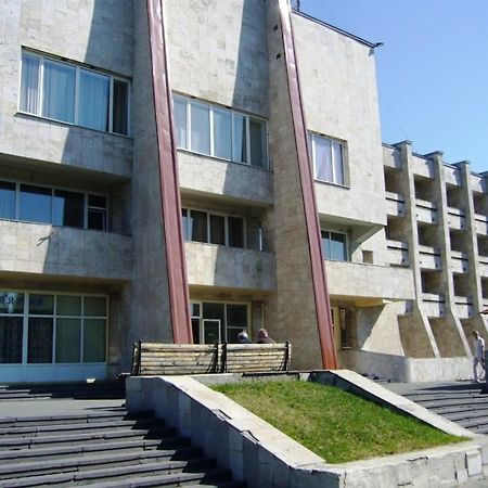 Hotel Profspilkovyi Łuck Zewnętrze zdjęcie
