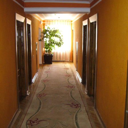 Hotel Profspilkovyi Łuck Zewnętrze zdjęcie