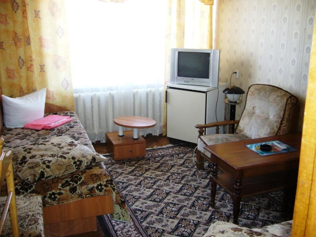 Hotel Profspilkovyi Łuck Zewnętrze zdjęcie