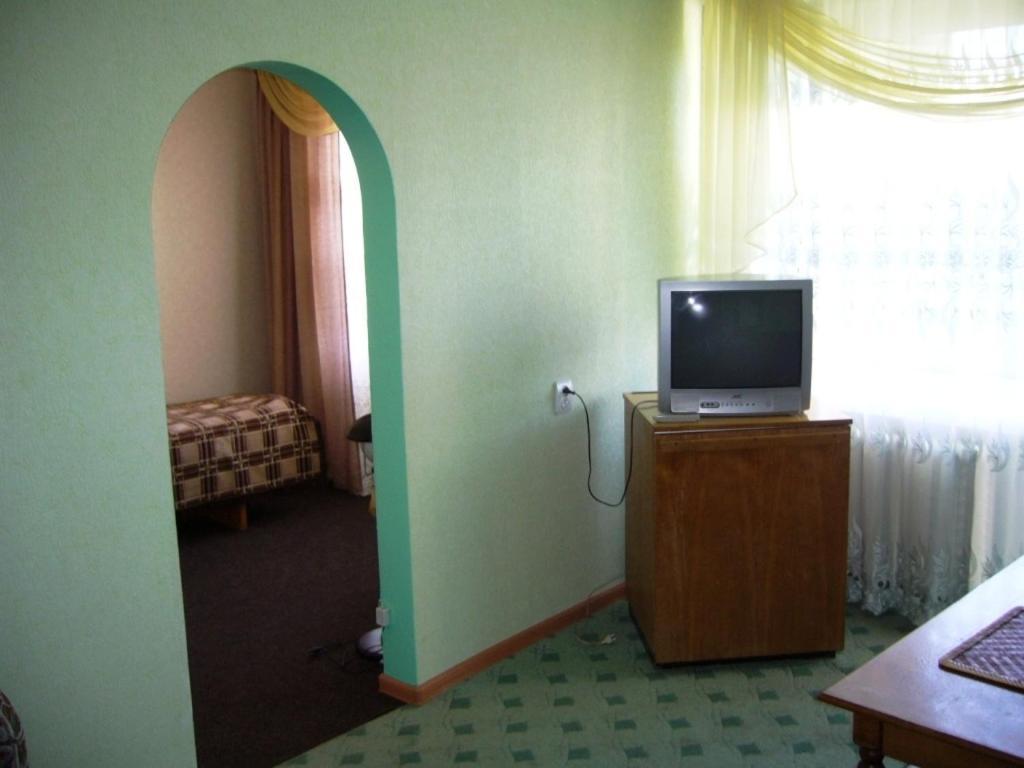 Hotel Profspilkovyi Łuck Zewnętrze zdjęcie