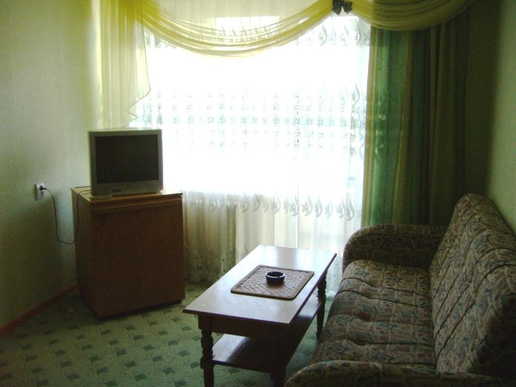 Hotel Profspilkovyi Łuck Zewnętrze zdjęcie
