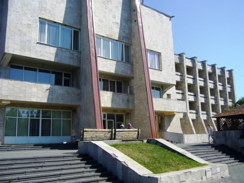 Hotel Profspilkovyi Łuck Zewnętrze zdjęcie