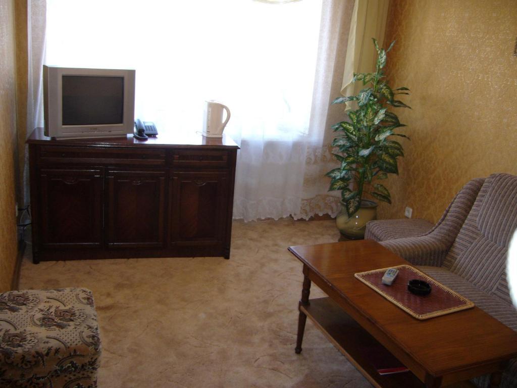 Hotel Profspilkovyi Łuck Zewnętrze zdjęcie