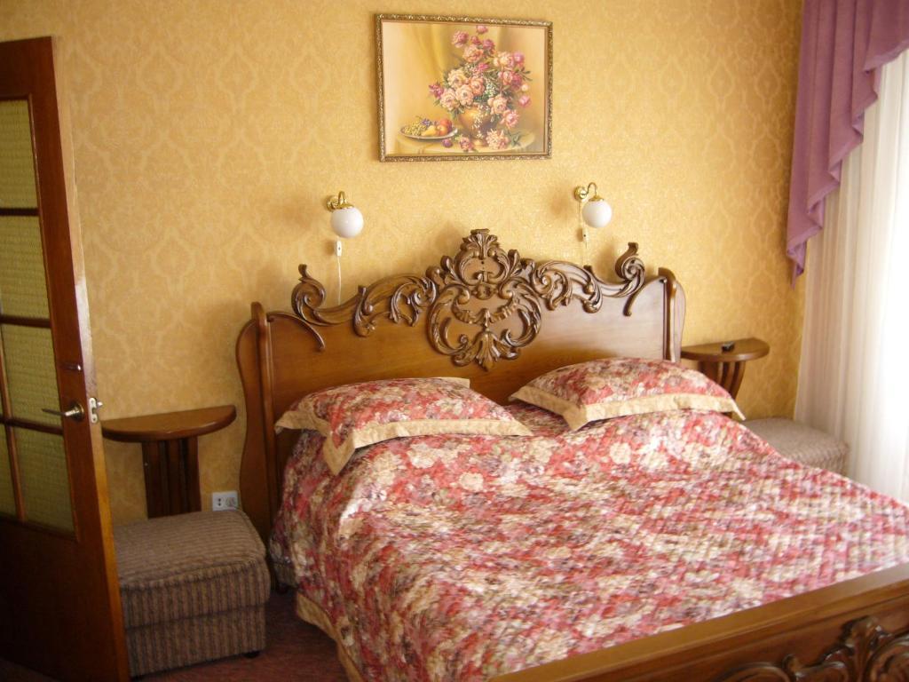 Hotel Profspilkovyi Łuck Zewnętrze zdjęcie