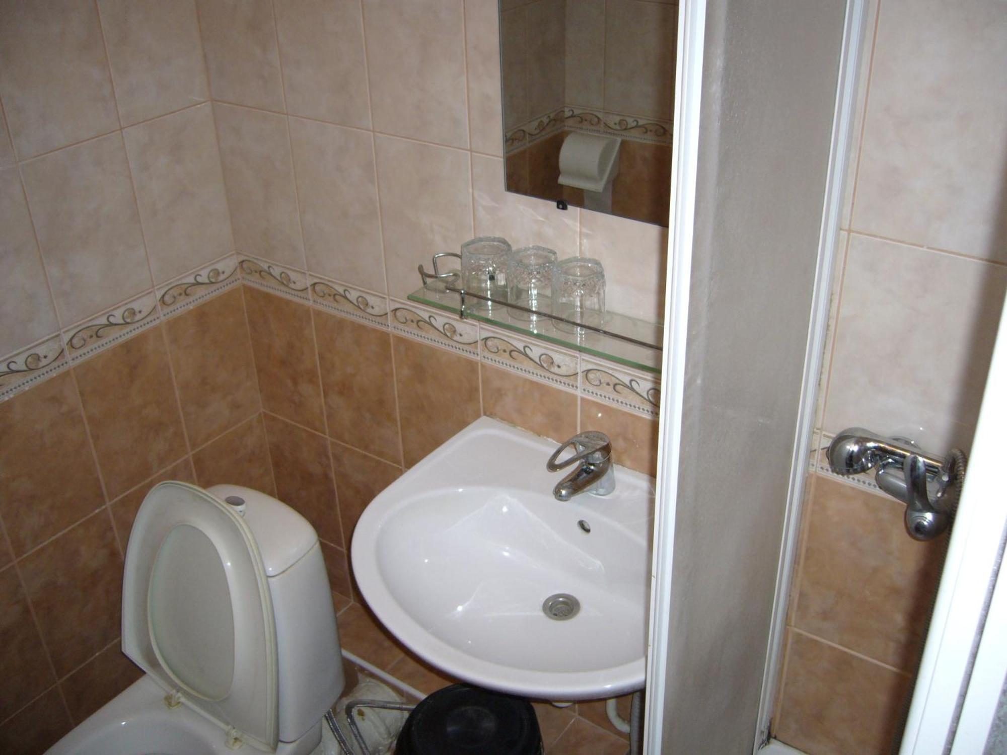 Hotel Profspilkovyi Łuck Zewnętrze zdjęcie