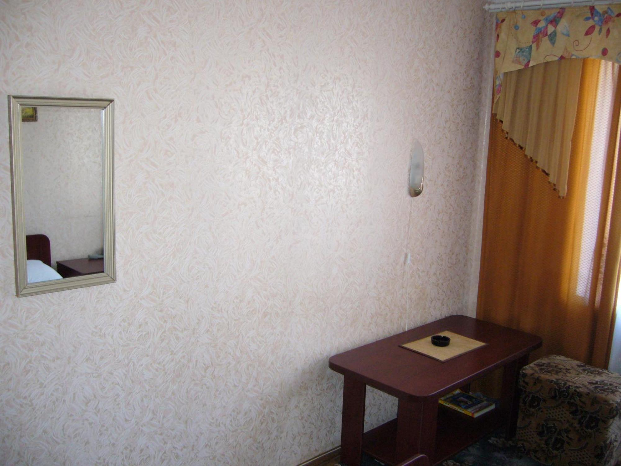 Hotel Profspilkovyi Łuck Zewnętrze zdjęcie