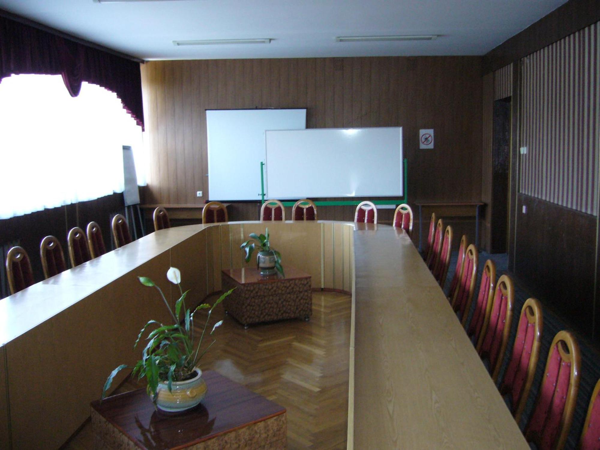 Hotel Profspilkovyi Łuck Zewnętrze zdjęcie