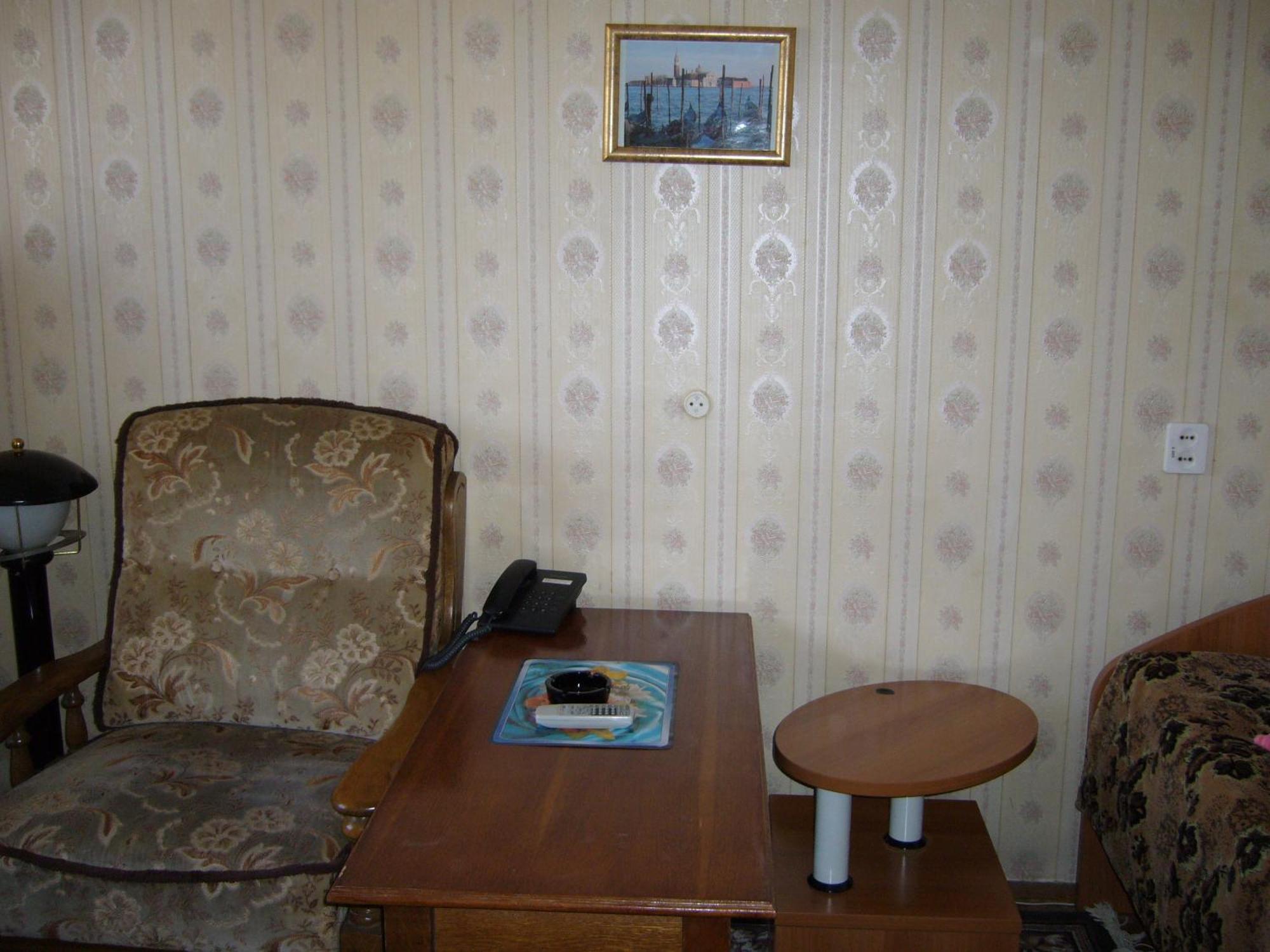 Hotel Profspilkovyi Łuck Zewnętrze zdjęcie