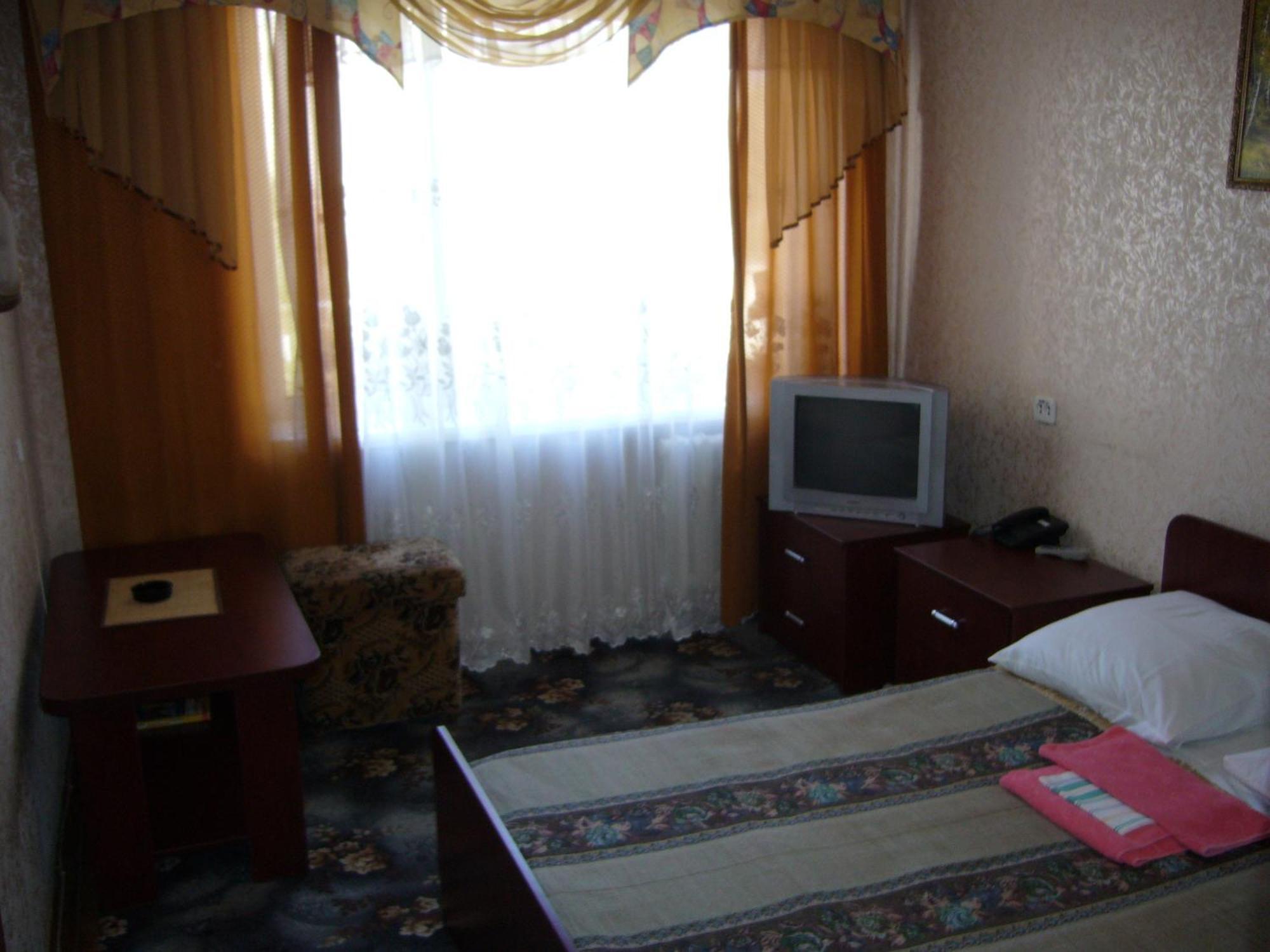 Hotel Profspilkovyi Łuck Zewnętrze zdjęcie