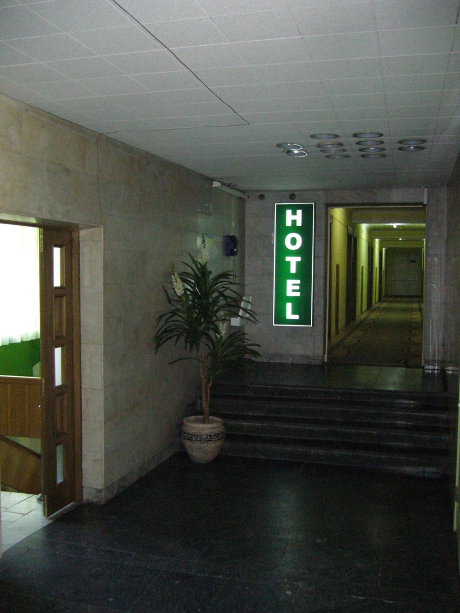 Hotel Profspilkovyi Łuck Zewnętrze zdjęcie