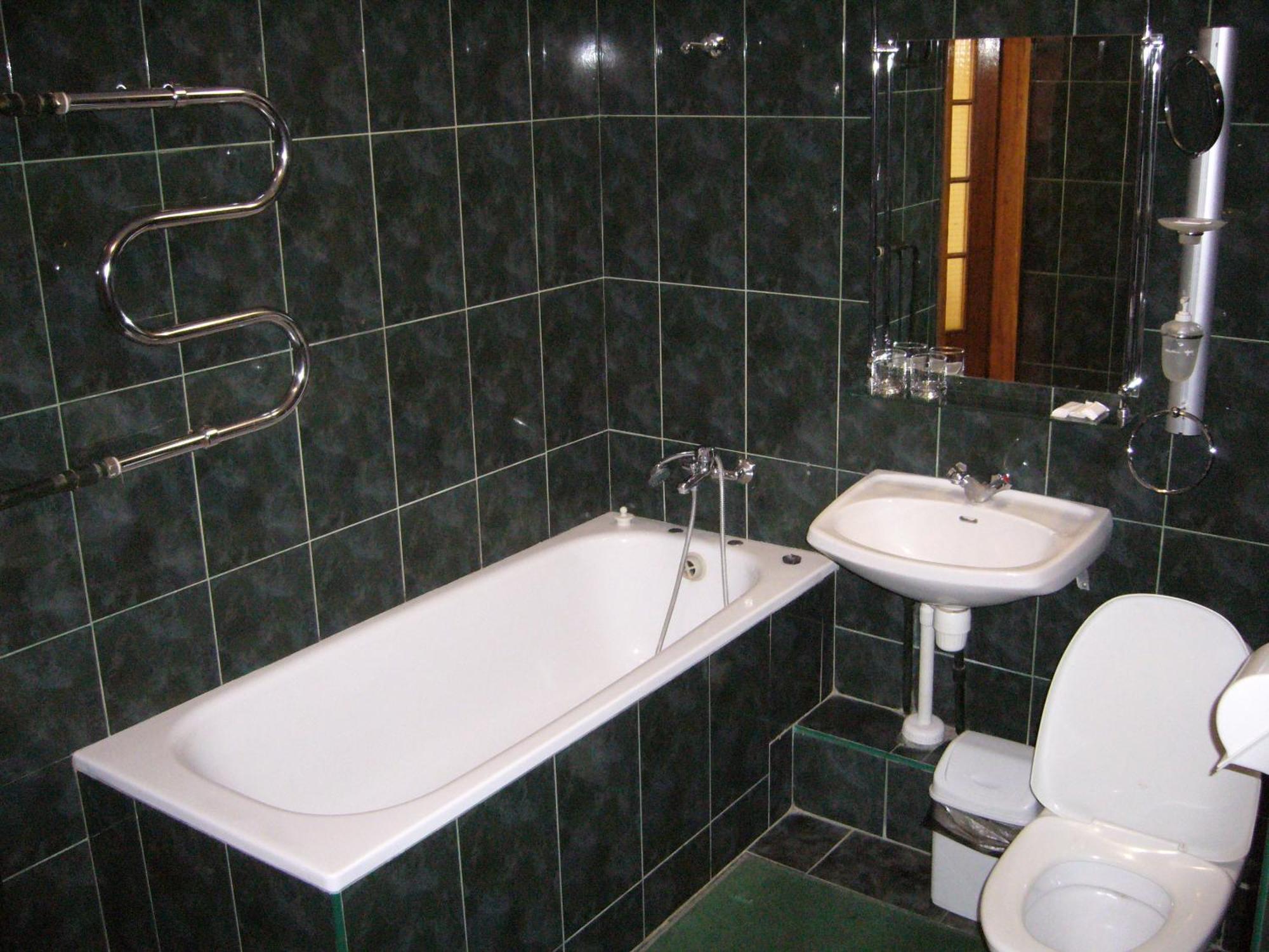 Hotel Profspilkovyi Łuck Zewnętrze zdjęcie
