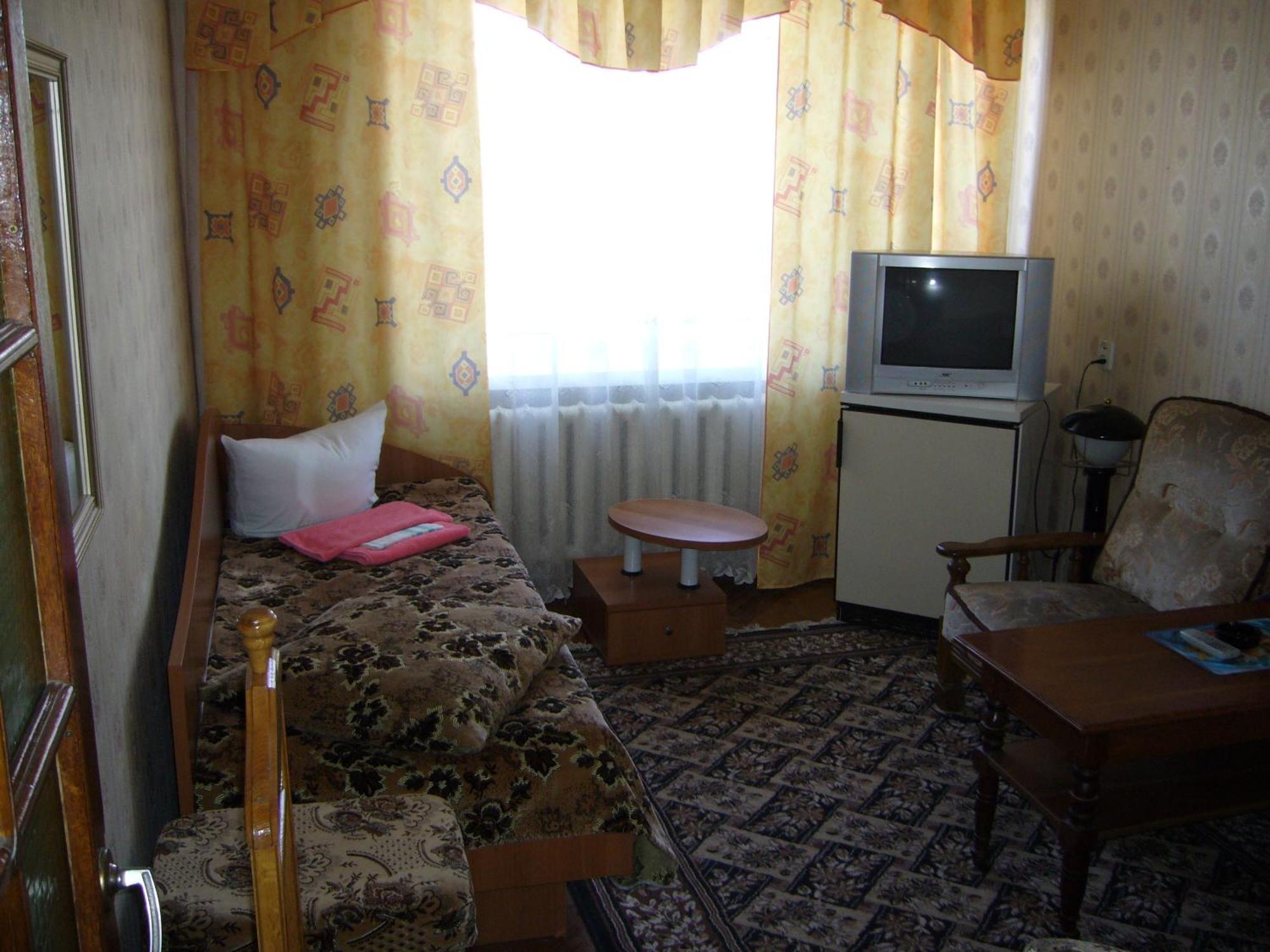 Hotel Profspilkovyi Łuck Zewnętrze zdjęcie
