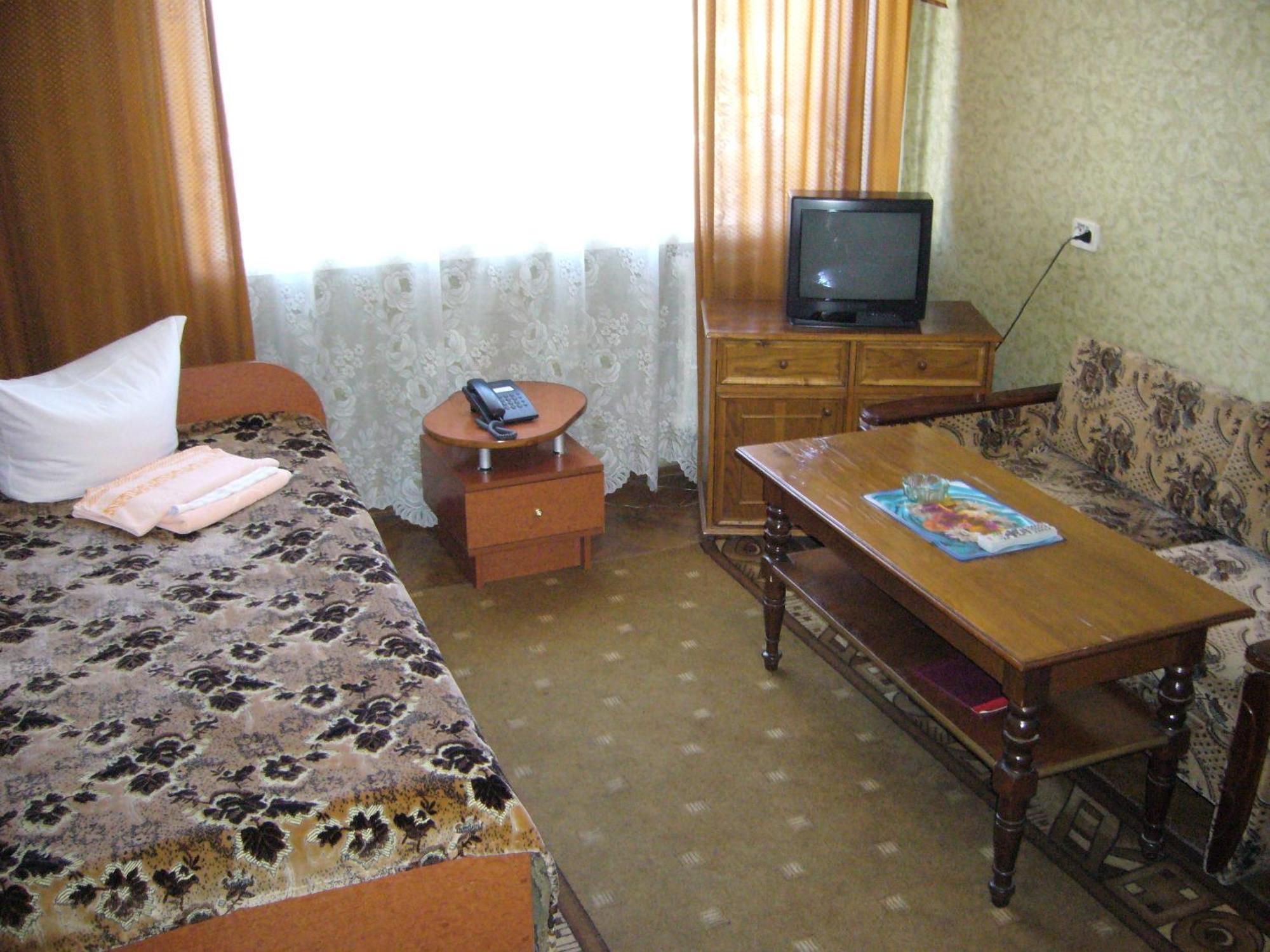Hotel Profspilkovyi Łuck Zewnętrze zdjęcie
