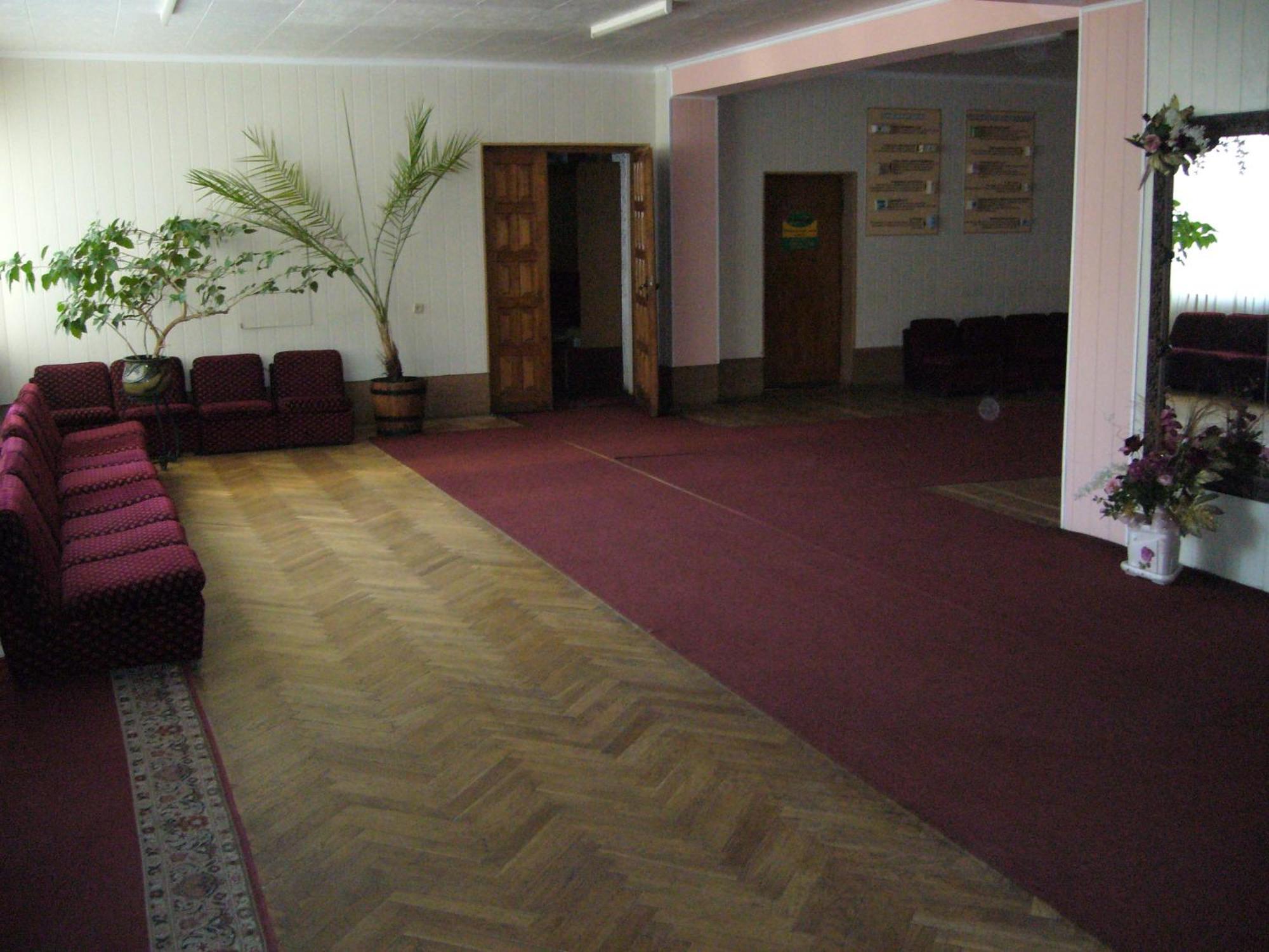 Hotel Profspilkovyi Łuck Zewnętrze zdjęcie